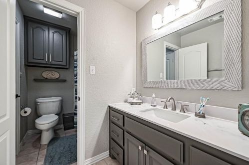 10512 Stonehill Dr, Fort Worth TX  76126-4547 exterior