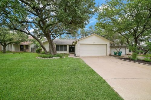 1404 Black Cherry Dr, Cedar Park, TX 78613-5570