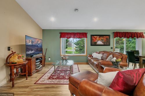712 Oak Pond Dr, Sartell, MN 56377-4526