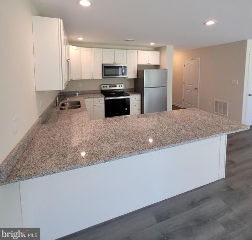 135 Higgs Blvd, Charles Town WV  25414-1715 exterior