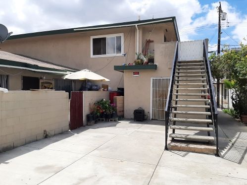 310 Wakefield Ave, Anaheim CA  92802-4222 exterior