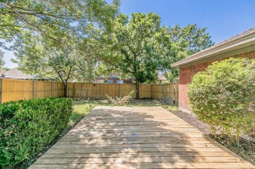 1602 Palisades Dr, Carrollton TX 75007-5043 exterior