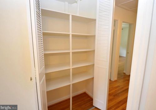 8715 Kenilworth Dr, Springfield VA  22151-1101 exterior