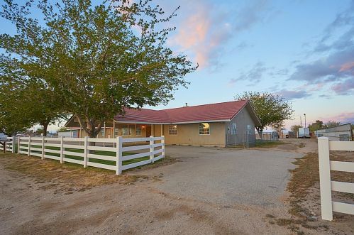 47438 91st St, Lancaster, CA 93536-8634