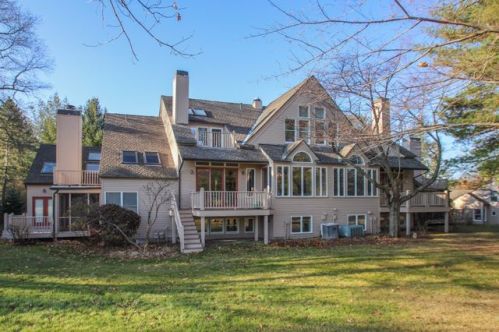 40 Cherry Hollow Rd, Nashua, NH 03062-2235