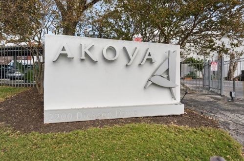 2200 Dickson Dr, Austin TX  78704-3962 exterior