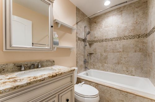 1502 Frank Ave, Bannockburn IL  60015-3523 exterior