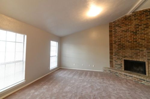 142 Kingsbridge Dr, Garland TX  75040-3513 exterior