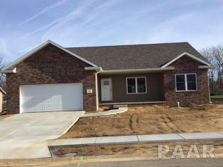 24 Ashwood Ln, Pekin, IL 61554-8900