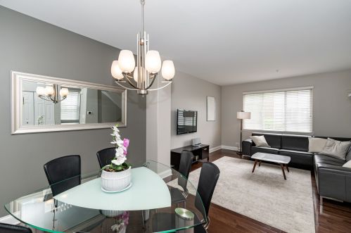 768 Hanbury Dr, Des Plaines, IL 60016-1567