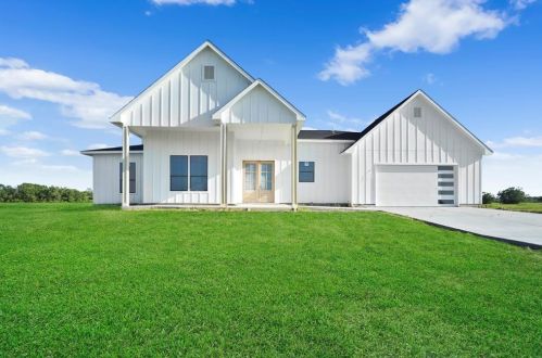 519 Chuckwagon Trl, Angleton TX 77515 exterior