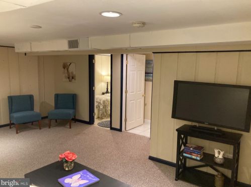 6806 Belford Dr, Silver Spring MD 20912-4841 exterior