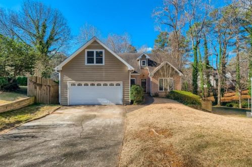 900 Cobb Place Manor Dr, Marietta, GA 30066-3658