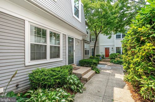 10310 Bridgetown Pl, Springfield, VA 22015-2807