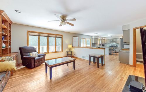 8143 Oak Ln, Niles IL  60714-2720 exterior