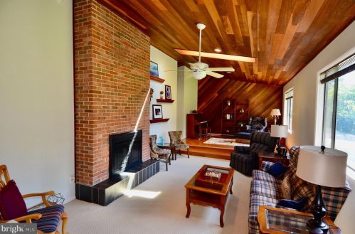 7220 Beverly St, Annandale, VA 22003-5833