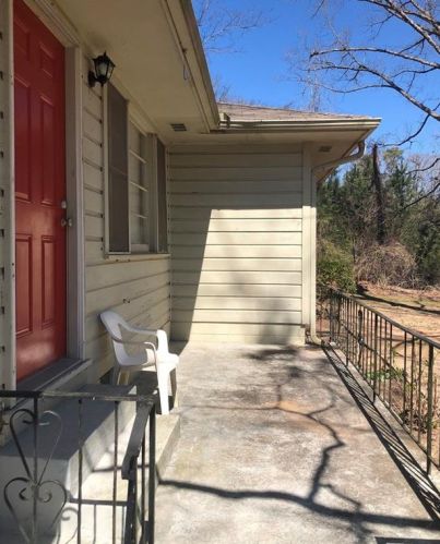 351 Valley Lake Dr, Stone Mountain, GA 30087-5147