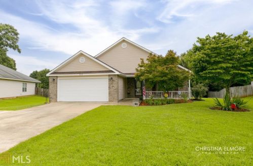 109 Langdon Ct, Bonaire, GA 31005-4803