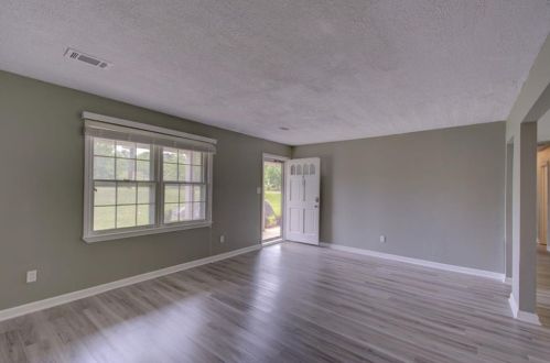5805 Feldwood Rd, Atlanta GA  30349-2868 exterior