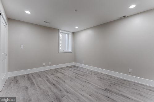 950 Front St, Philadelphia PA 19147-0043 exterior