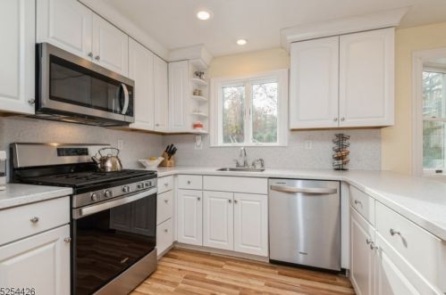 26 Colonial Dr, Morristown, NJ 07960-4728