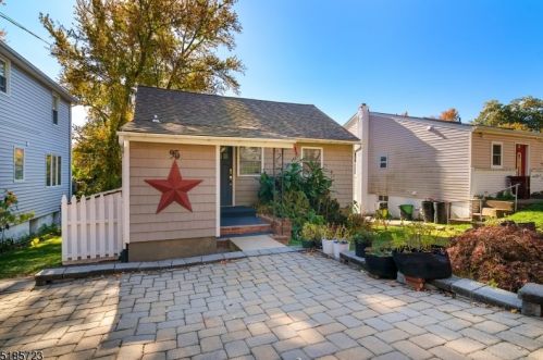 95 Sunset Trl, Parsippany, NJ 07834-1124