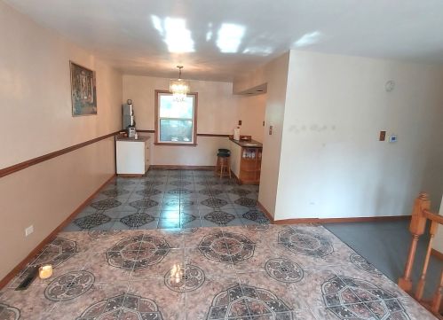 1950 Park Ave, Hanover Park, IL 60133-3517