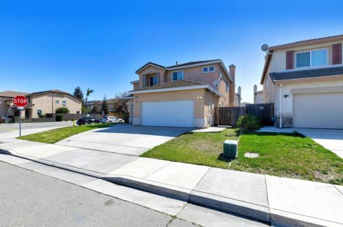 1400 Whispering Wind Dr, Tracy, CA 95377-8300