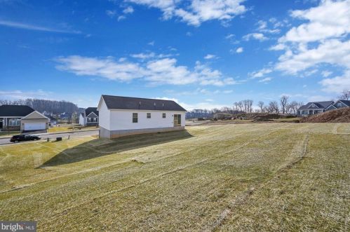 211 Stonewicke Dr, Hanover PA 17331 exterior