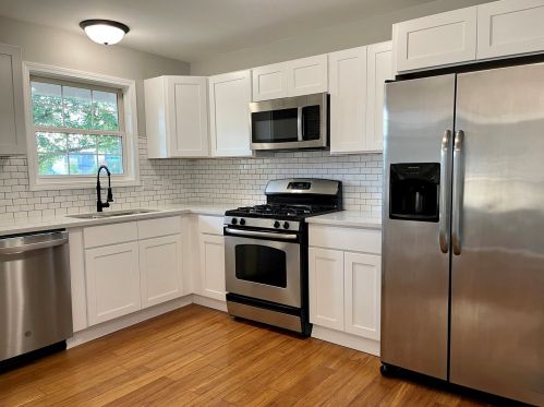 370 Ogden Falls Blvd, Oswego, IL 60543-7913