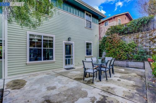 17301 Midsummer Ln, Hayward, CA 94546-1459