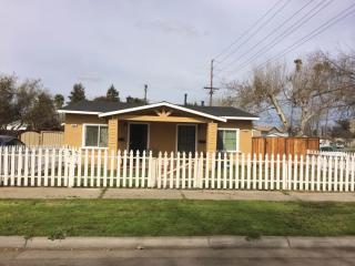 102 Oak St, Modesto, CA 95351-2749