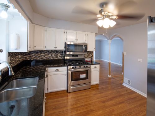 134 Sunnyside Ave, Elmhurst IL  60126-3212 exterior