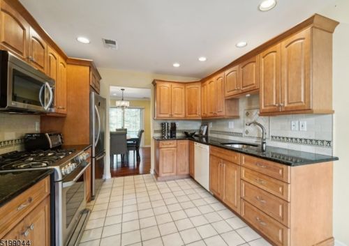 371 Digaetano Ter, Town Center, NJ 07052-4151