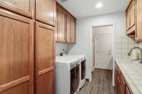 2665 Hawkeye Ave, Turlock CA  95380-2950 exterior