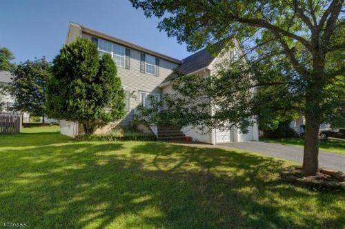 7 Langon Hollow Rd, Bridgewater, NJ 08807-5562