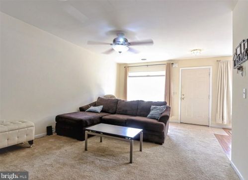 88 Courtyard Dr, Carlisle, PA 17013-4906