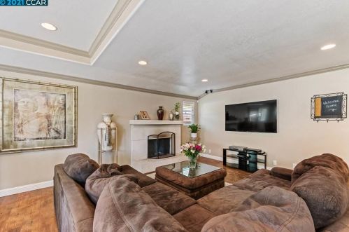 3144 Santa Paula Dr, Concord CA  94518-2821 exterior