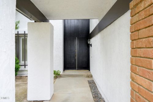 2713 Starfall Dr, Glendale, CA 91214-1445