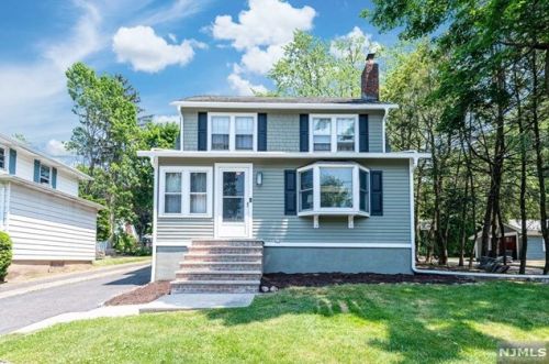 838 Bogert Rd, River Edge, NJ 07661-2332