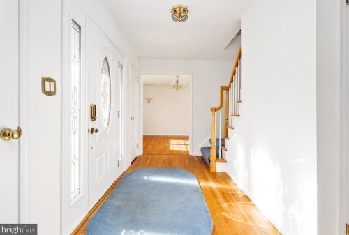 13 Holder Dr, Trenton, NJ 08628-2015