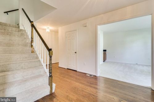 5901 Oakland Park Dr, Springfield VA  22015-2442 exterior