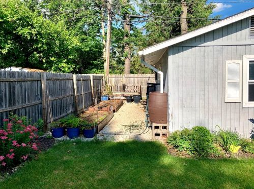 1516 Woodland Dr, Sycamore IL  60178-1042 exterior