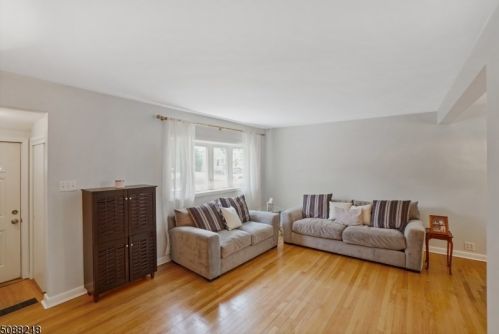 16 Ronald Ter, Town Center, NJ 07052-2920