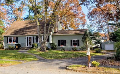 5 Eastgate Dr, Coventry, RI 02816-6449