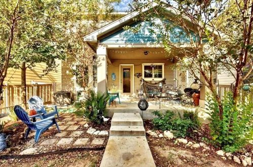 1054 Dorn, Uhland TX  78640-6108 exterior