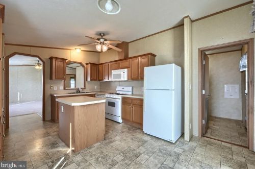 104 Dovefield Dr, Lancaster PA  exterior