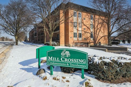 1060 Mill St, Naperville, IL 60563-2581