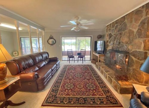 1852 Crawfords Ferry Rd, Hartwell, GA 30643-2714