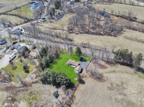 32 Litchfield Rd, Morris, CT 06763-1522